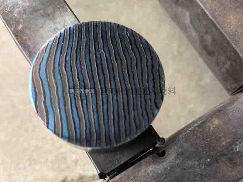 双色锆马